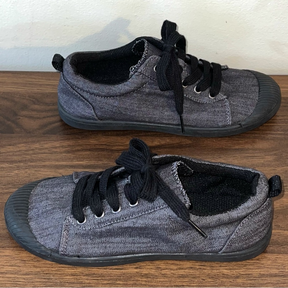 Cat & Jack Gray Canvas Black Laced Low Top Non Slip/Marking Unisex Sneaker Shoe - Picture 1 of 6